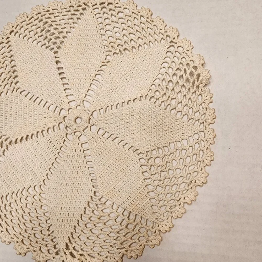 Circular Star patterned handmade crocheted cream doilie ~12 in